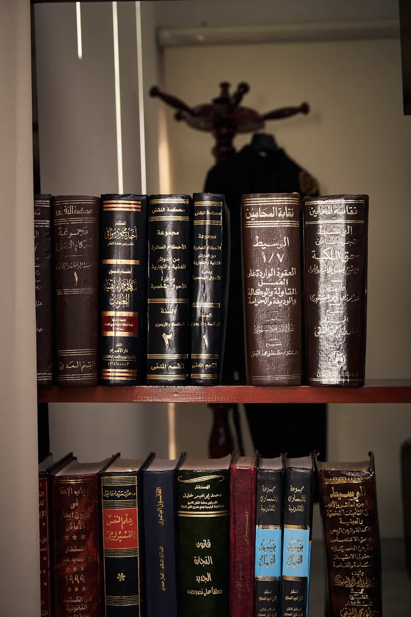 مجلدات في مكتب المؤسس