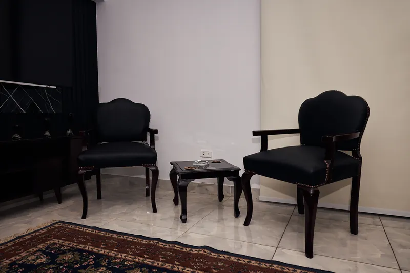 مقاعد قاعة الاجتماعات