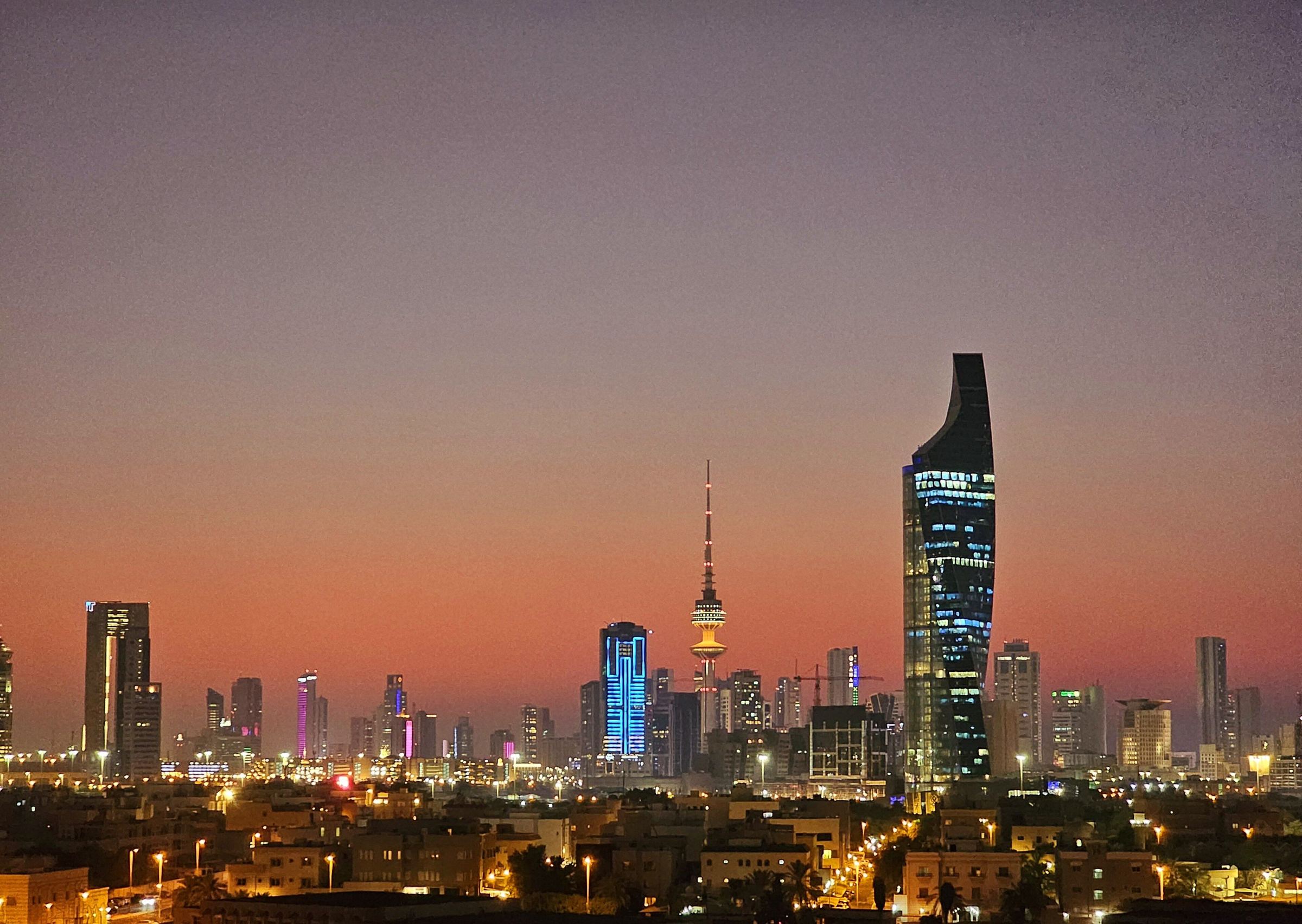 أفق مدينة الكويت عند الغروب