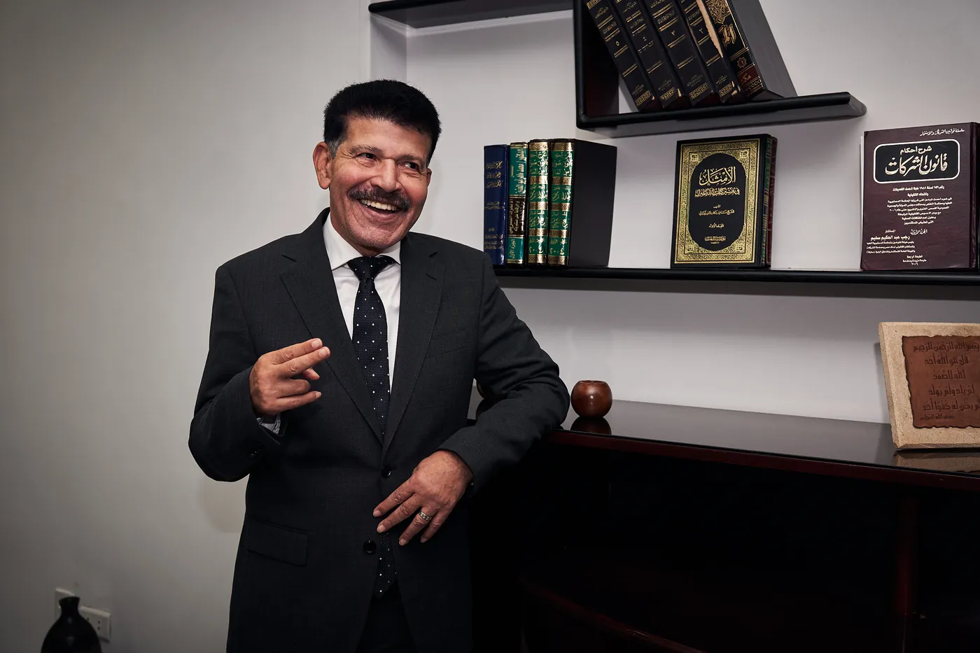 سيد فرغلي في مكتبه بالقاهرة